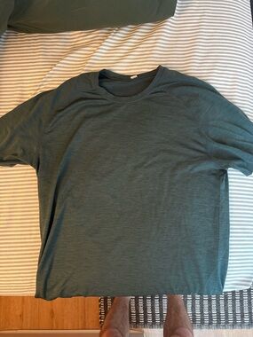 lululemon athletica Men's Short Sleeve Crew in Teal Green